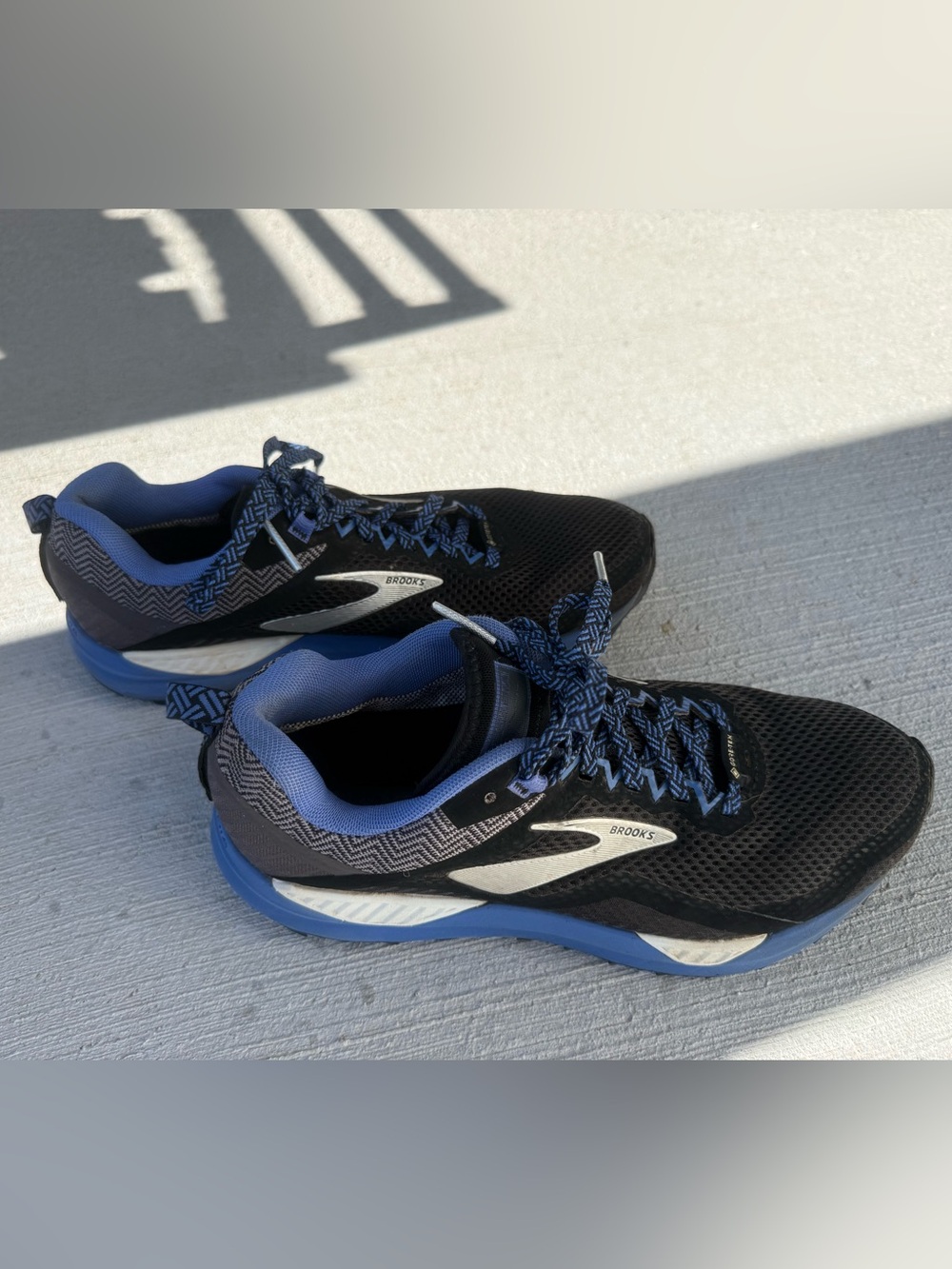 Brooks Cascadia 14 GTX Black Blue Gore-Tex Trail Running Shoes Women’s 7